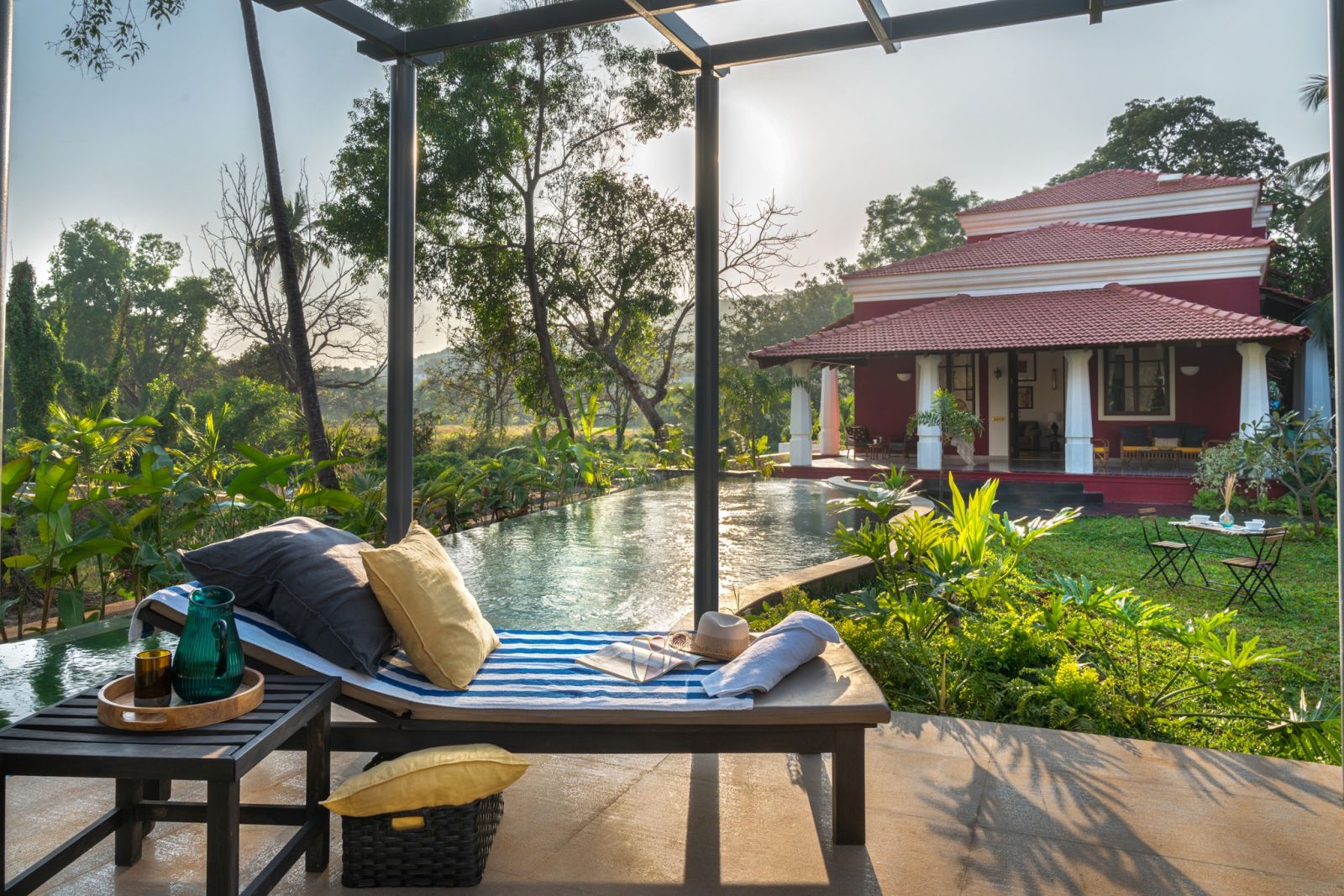 Cảnh quan nghỉ dưỡng resort với không gian mở